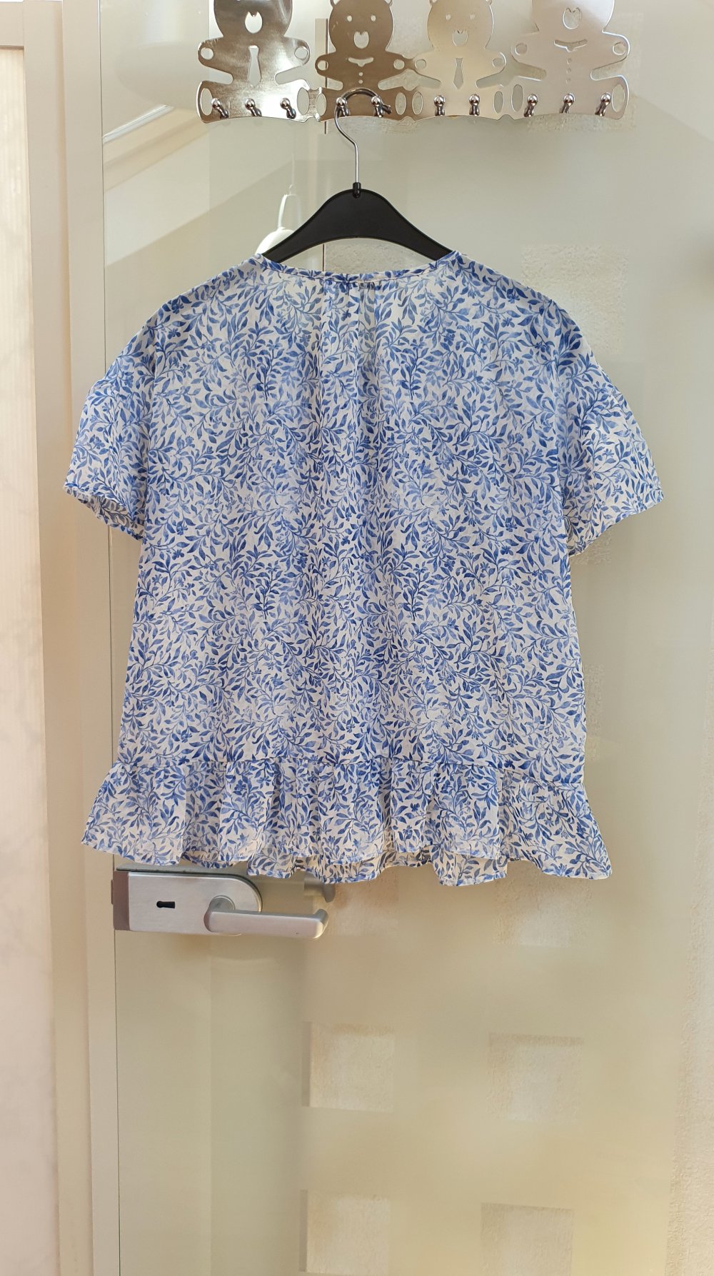 MNG Bluse Schößchen Gr. S hellblau weiß