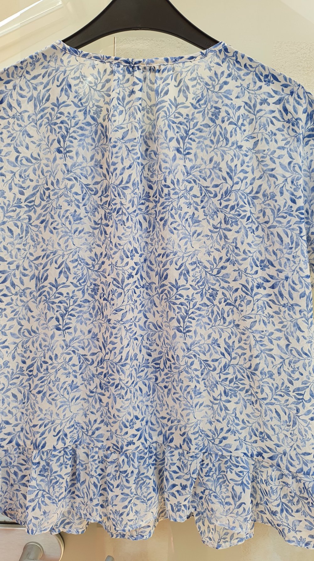 MNG Bluse Schößchen Gr. S hellblau weiß