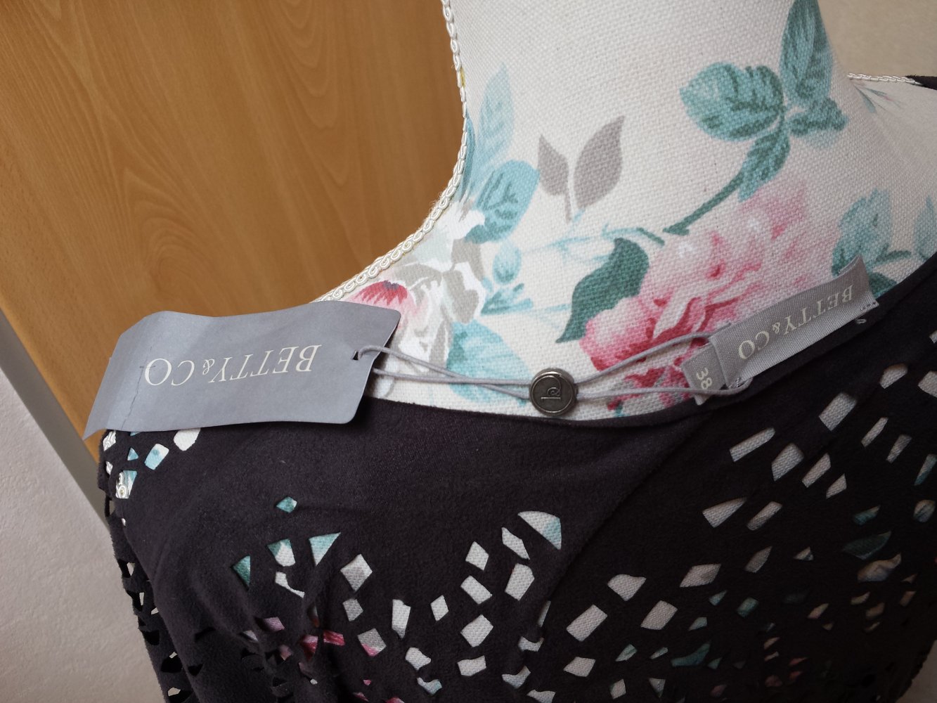 Betty Barclay T-Shirt Lederimitat Lochmuster neu mit Etikett  UVP 49,99!