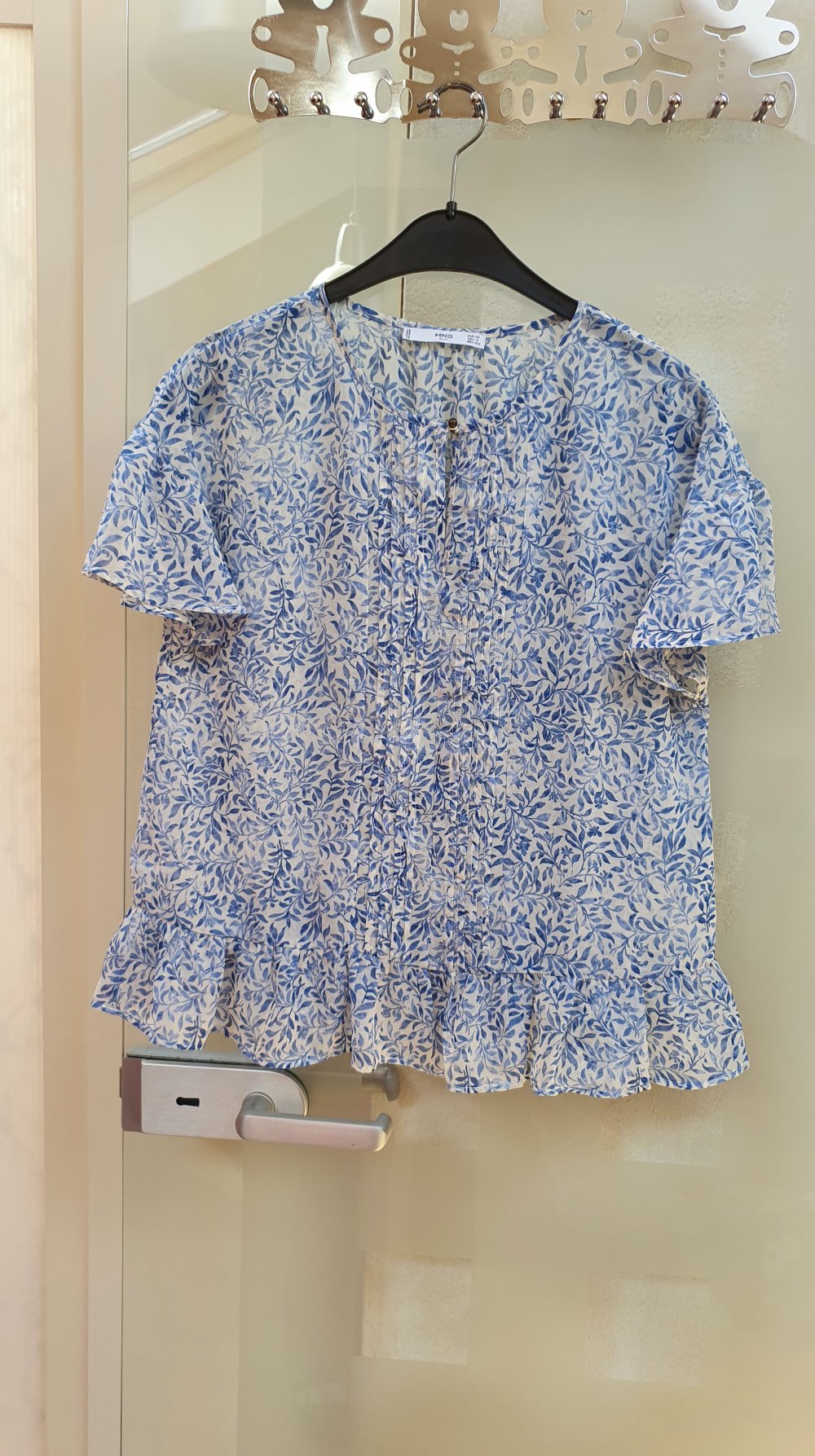 MNG Bluse Schößchen Gr. S hellblau weiß