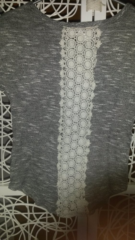 Strickshirt mit Häkelspitze