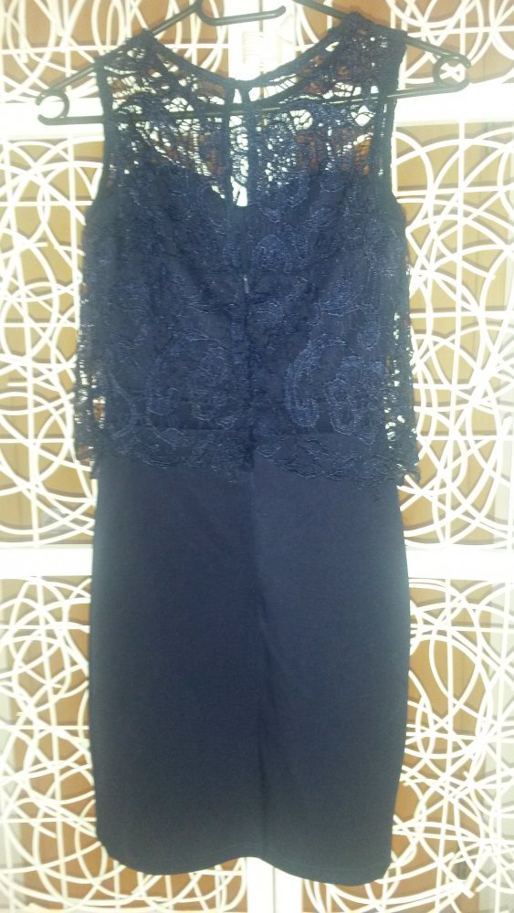 Minikleid mit Spitzenlage
