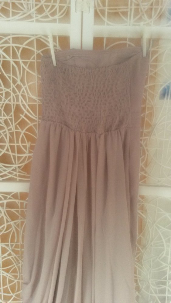 langes schulterfreies Abendkleid