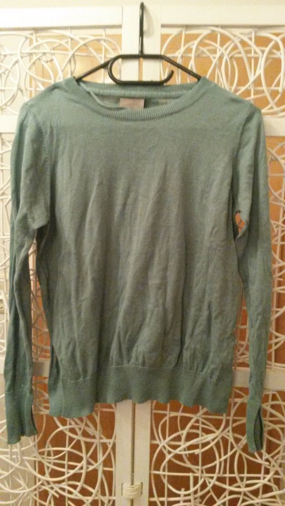 dünner Pulli mit seitlichen Schlitzen