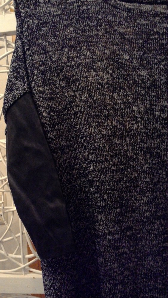 schwarzmelliertes Shirt