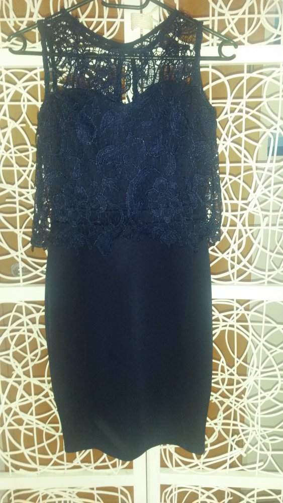 Minikleid mit Spitzenlage