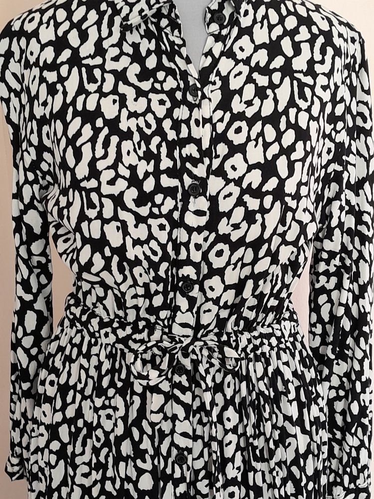Wunderschönes Midi Kleid im Leomuster, Gr.S