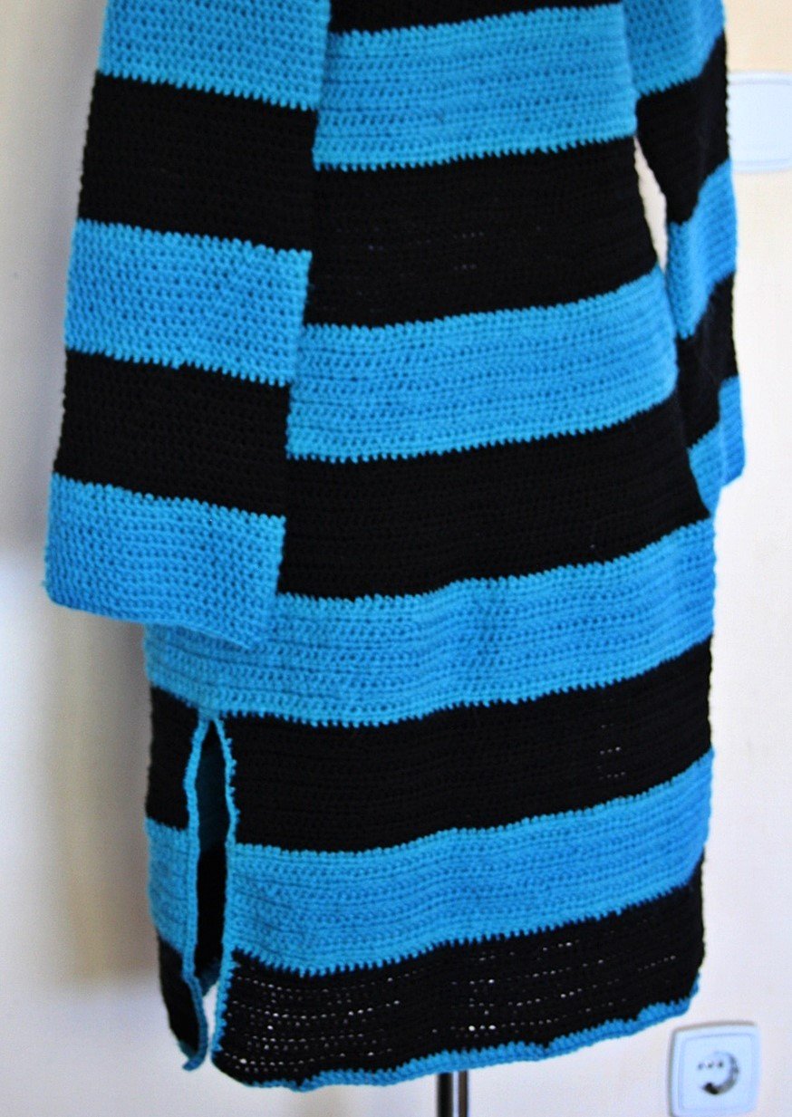 Einzigartiger, gestreifter Long Cardigan in Schwarz und Petrol, Gr.36/38