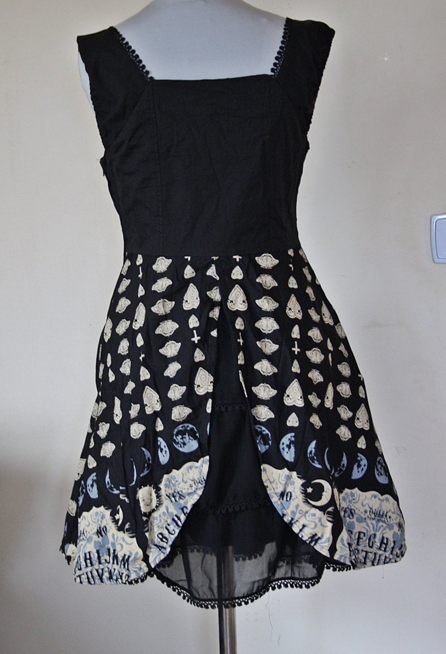 Schwarz-weißes Gothic Kleid mit Oujia- und Mond-Motiven, Gr.S