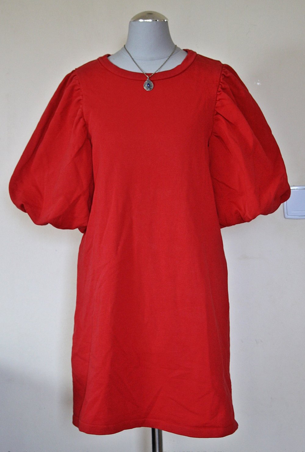 Rotes Sweatkleid mit Ballonärmeln, Gr.S