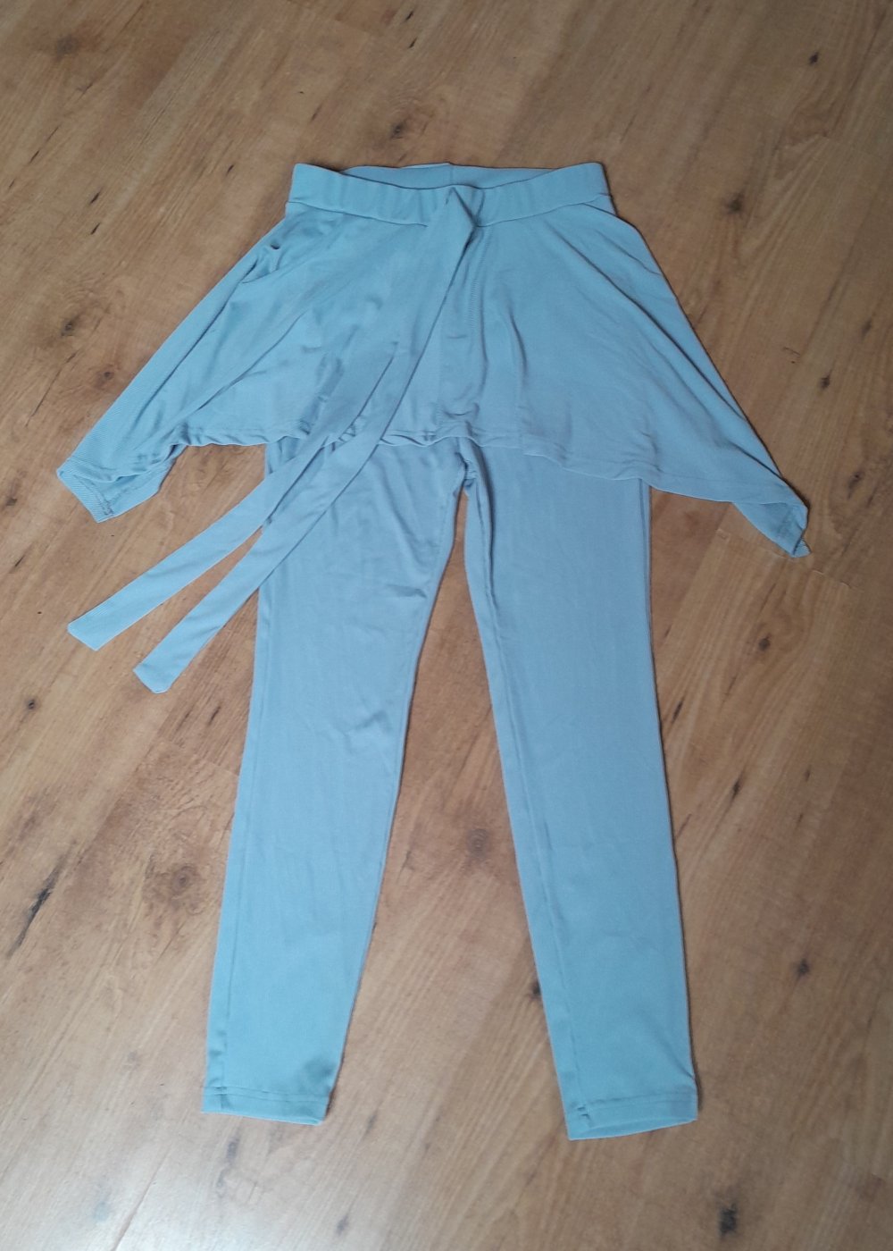 Schöne, hellgraue Leggings mit Rock, Gr.S