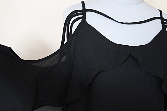 Schwarze, transparente Bluse mit ausgefallenen Ärmeln, Gr.XS