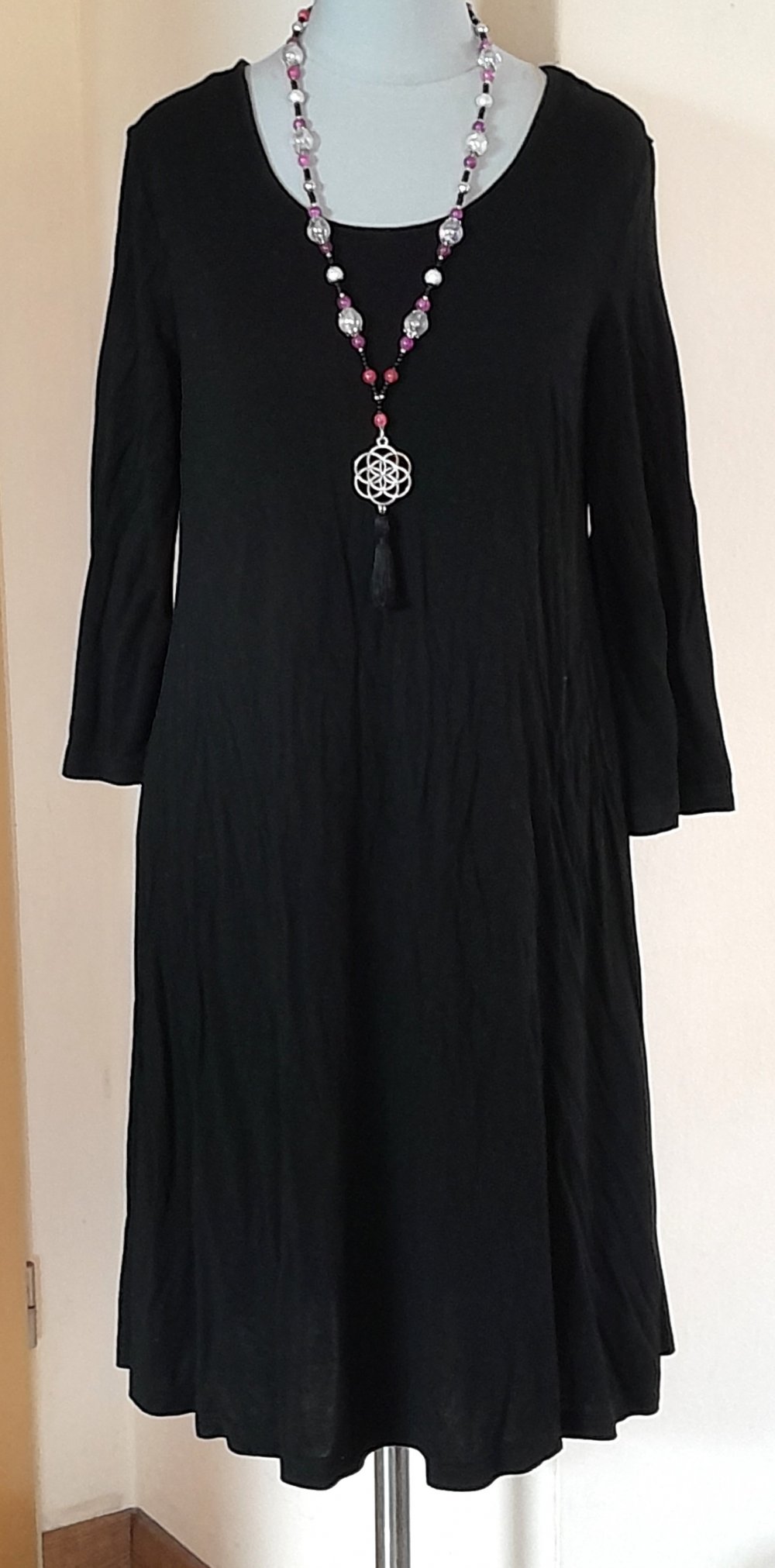 Kurzes, schwarzes Kleid mit 3/4 Ärmeln, Gr.S