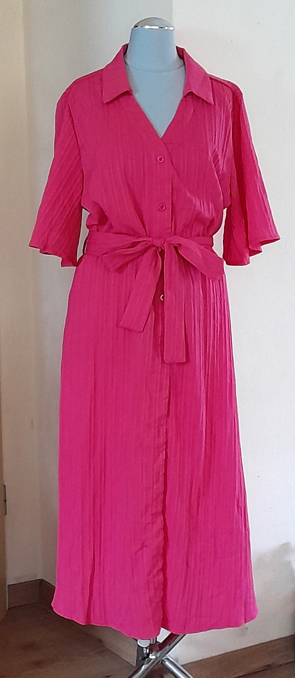 Lockeres Midikleid in knalligem Pink, Gr.38/40