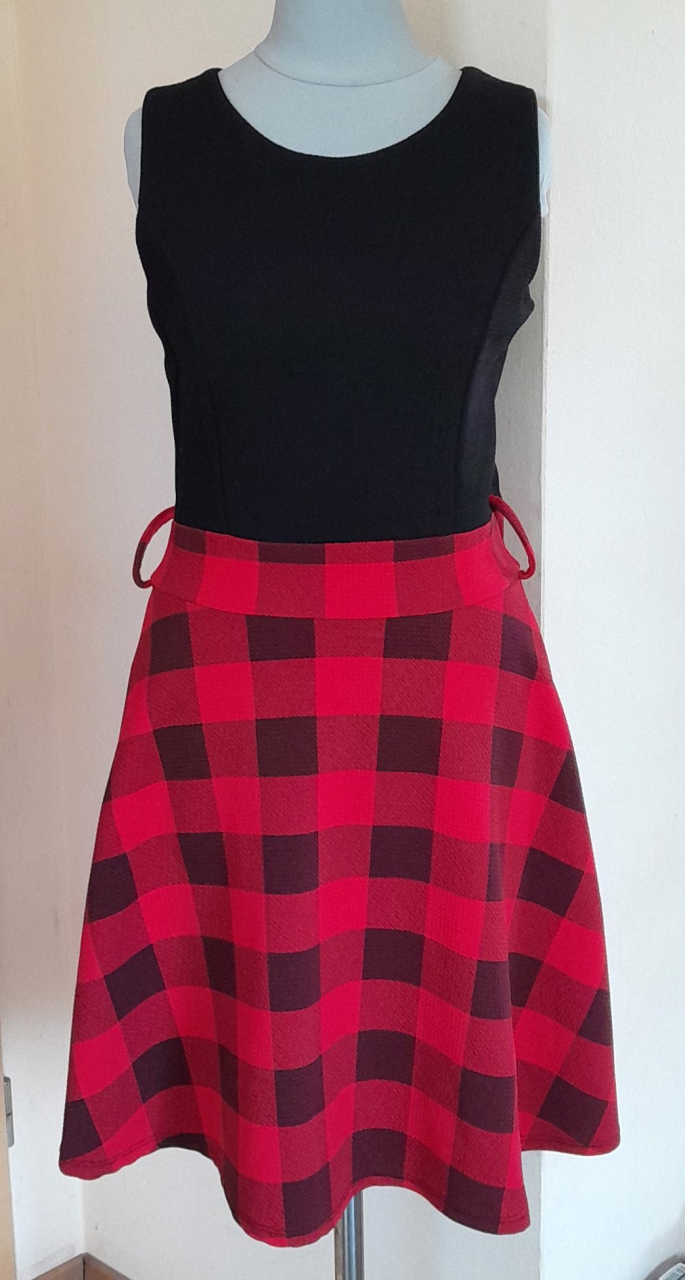 Schönes Skater Kleid mit Tartanmuster, Gr.S