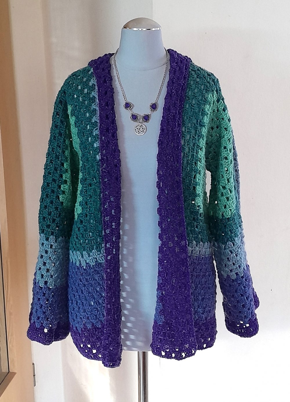Lockerer, einzigartiger Cardigan in Blau- und Grüntönen, Gr.S/M