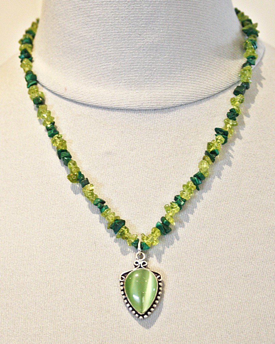 Wunderschöne Vintage Edelsteinkette mit Katzenaugen Anhänger