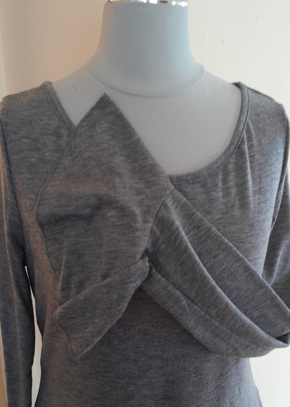 Schönes, graues Longsleeve mit Glockenärmeln, Gr.S