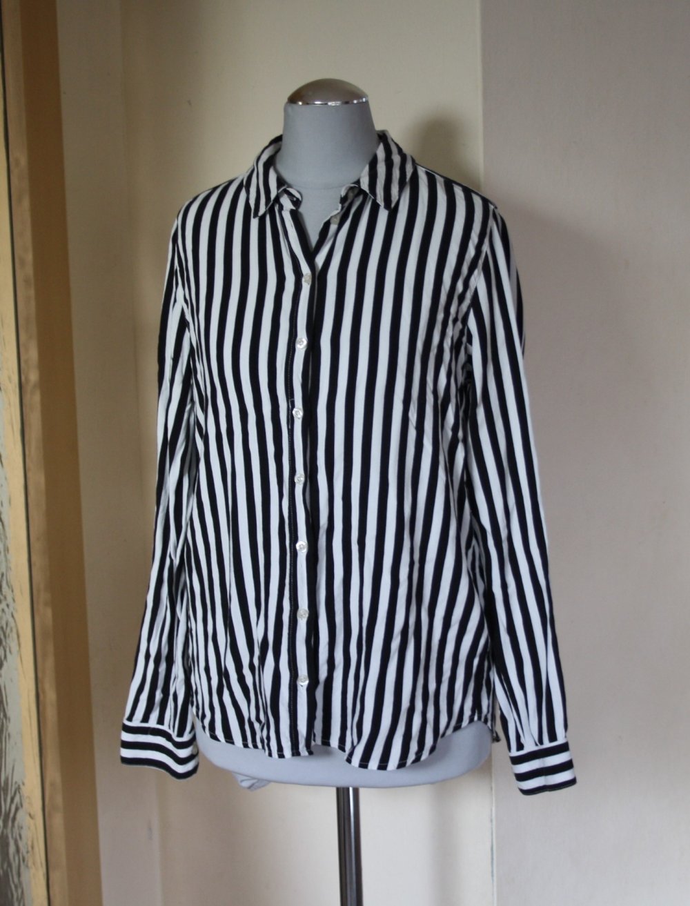 Leichte, gestreifte Bluse in Schwarz und Weiß, Gr.34/36