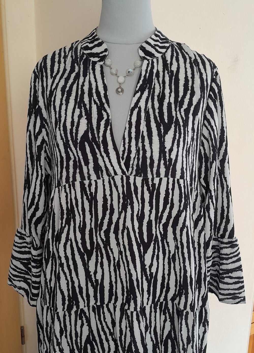 Wunderschönes, schwarz weißes Boho Maxikleid im Zebramuster, Gr.S