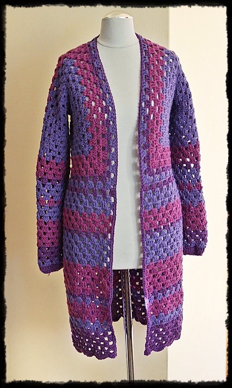 Lockerer, einzigartiger Cardigan in Violetttönen, Gr.S