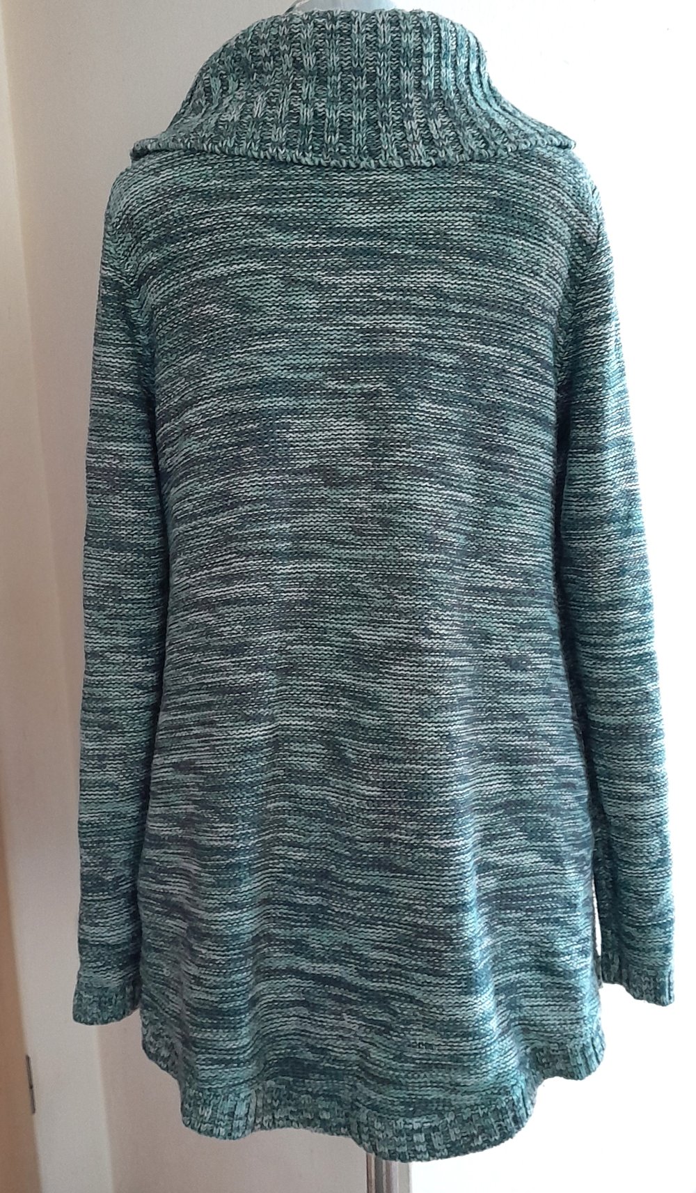 Lockerer, grau-grün melierter Pullover mit Rollkragen, Gr.S