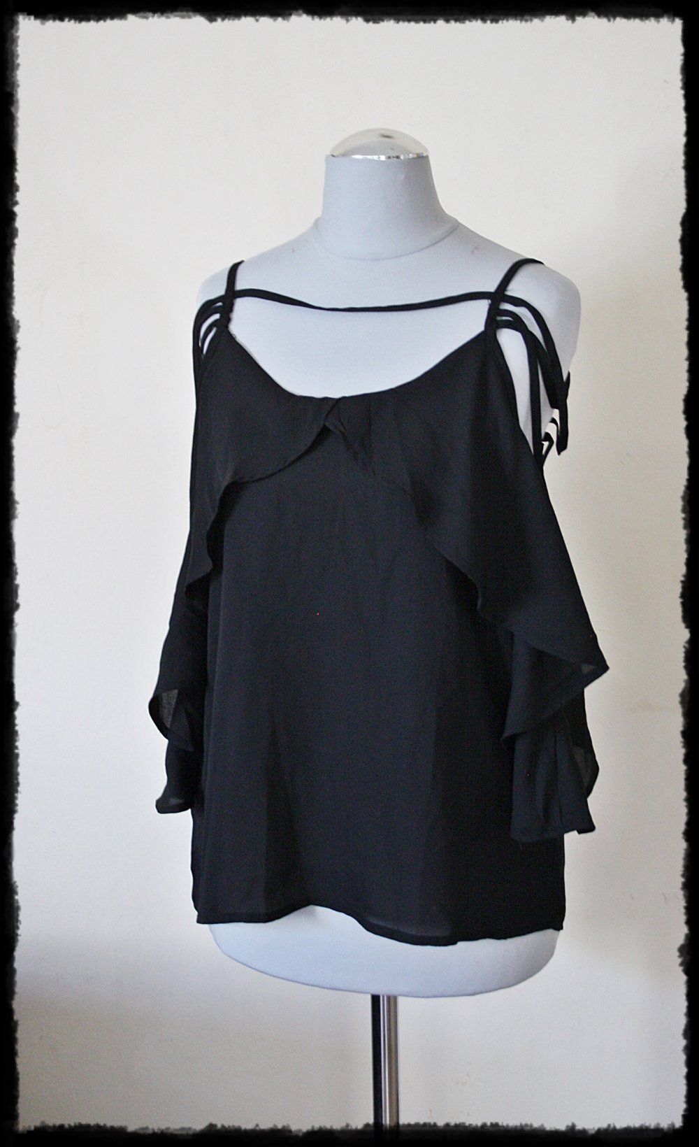 Schwarze, transparente Bluse mit ausgefallenen Ärmeln, Gr.XS