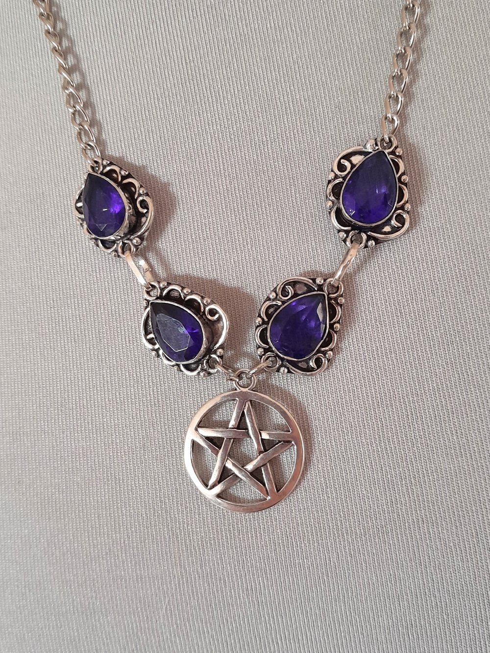 Wunderschönes, ausgefallenes Collier mit Pentagramm