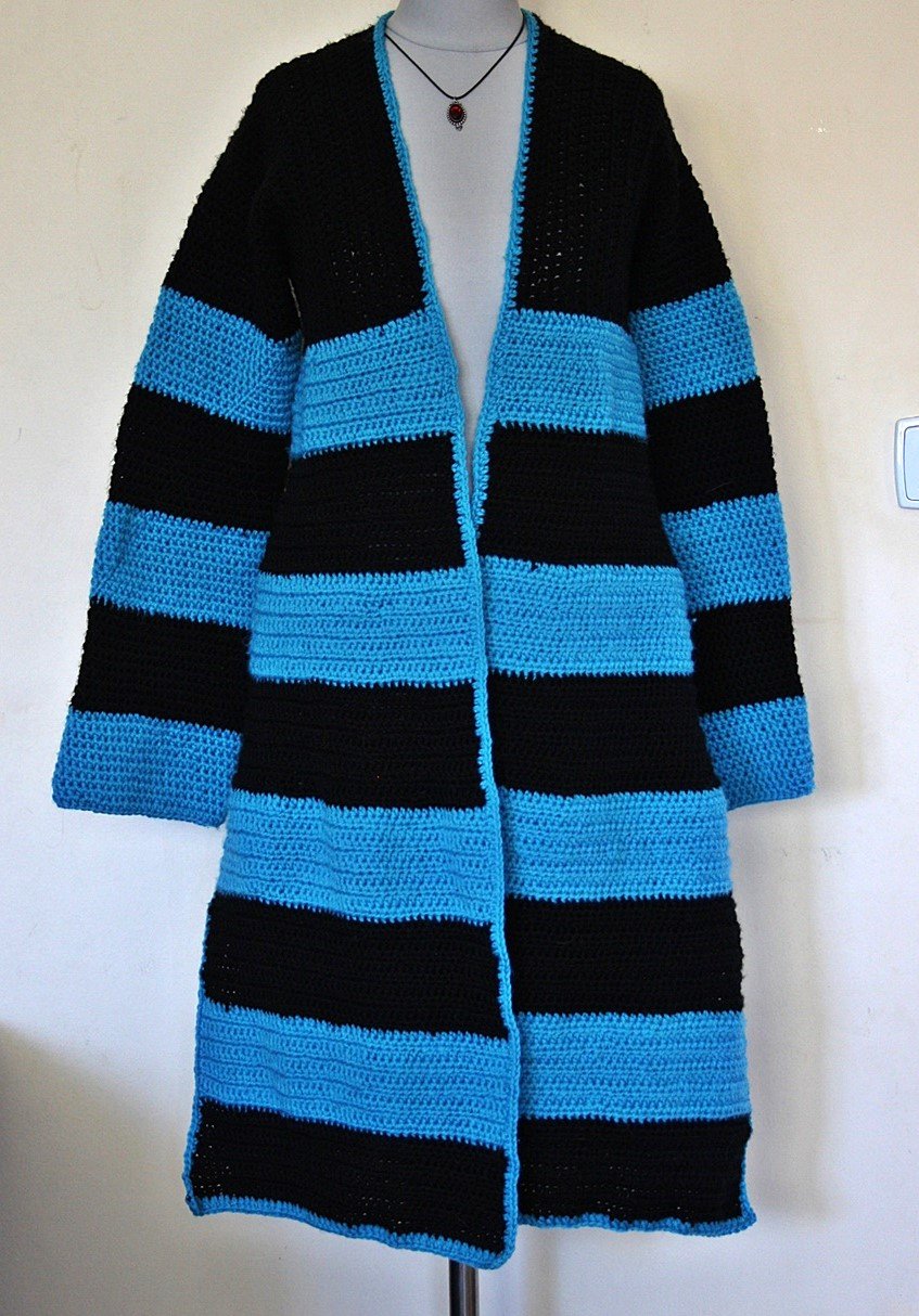 Einzigartiger, gestreifter Long Cardigan in Schwarz und Petrol, Gr.36/38