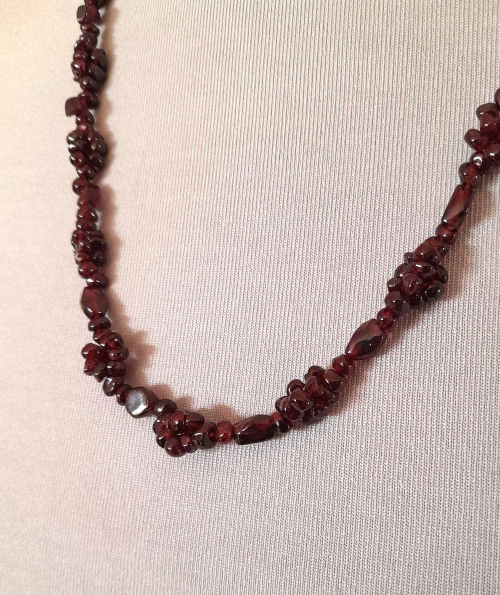 Zauberhaftes, tiefrotes Vintage Granat Collier