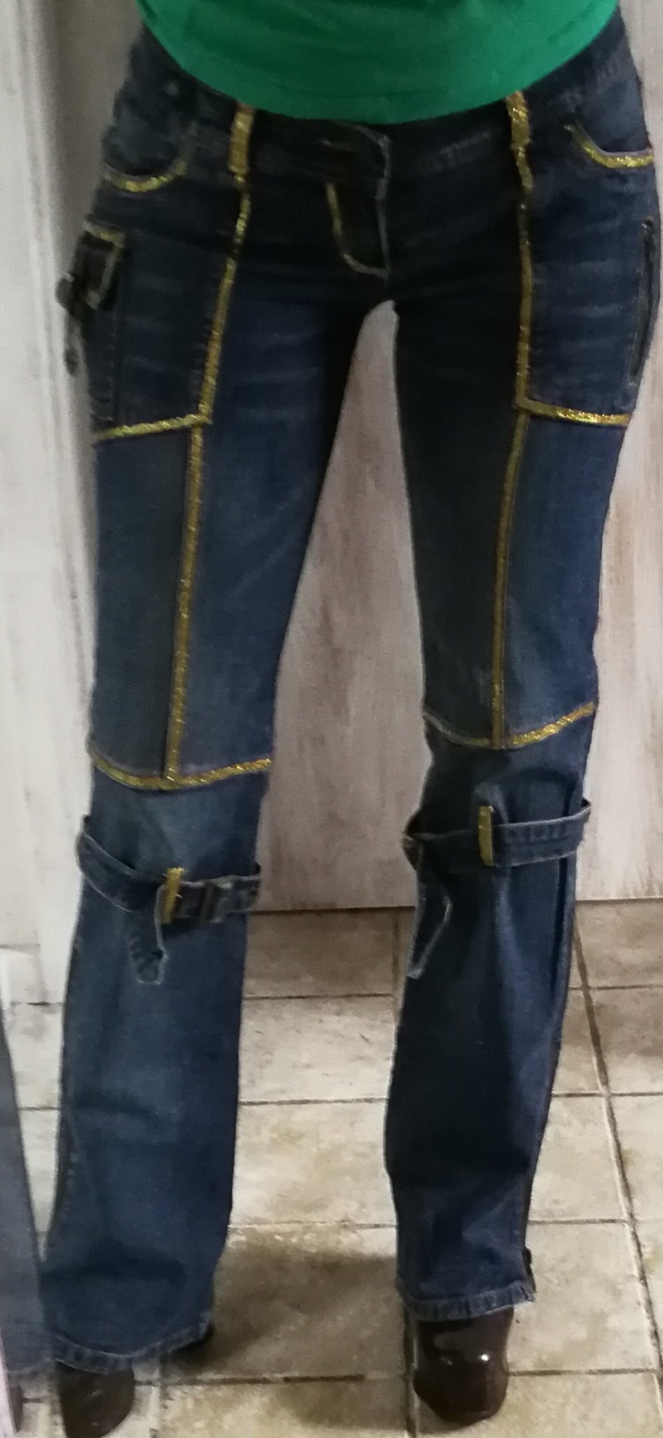 Irre Golddesign Custom Jeans True Vintage 90er Retro futuristisch edel rockig