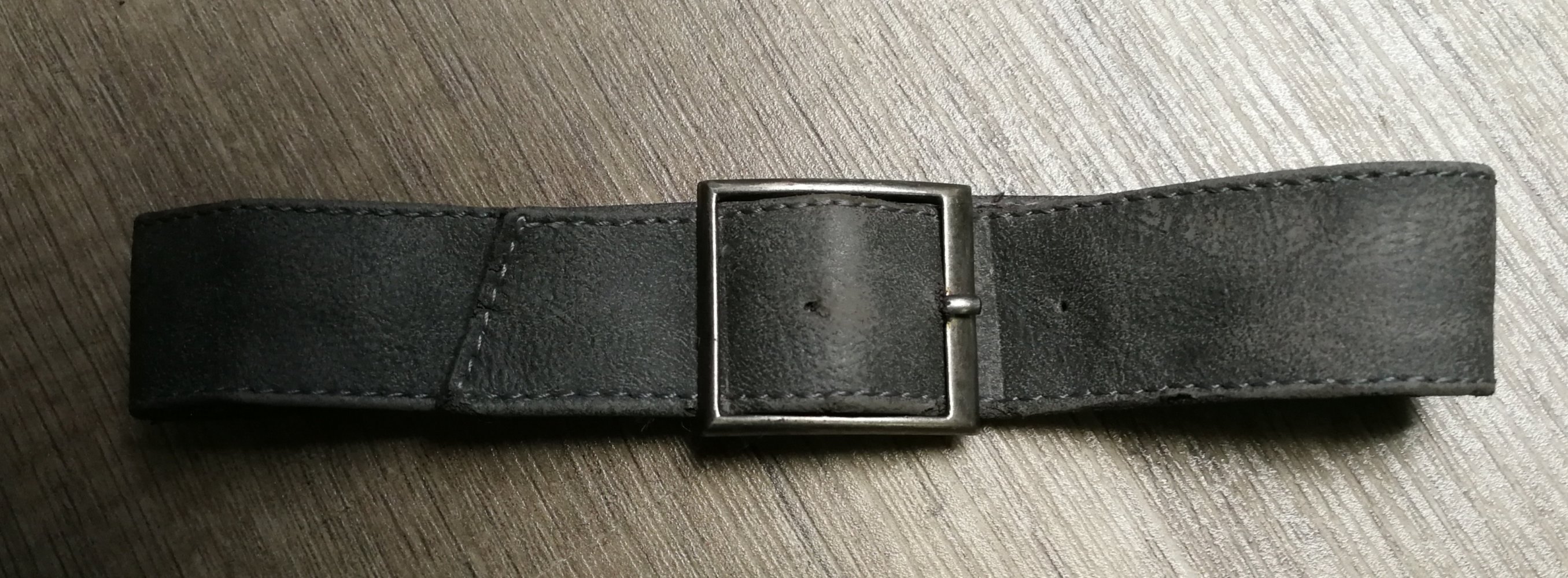Grauer Choker mit Schnalle! Unisex Halsschmuck Lederimitat vegan sexy Eleganz