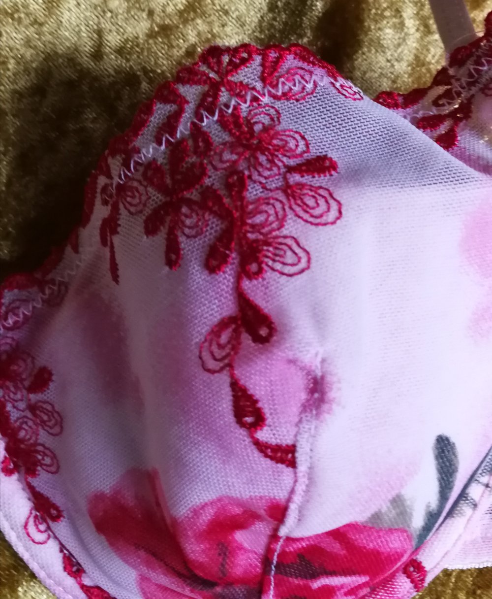 BH Büstenhalter mit roten Stickblumen Floral rosa Spitze transparent Schalen BH