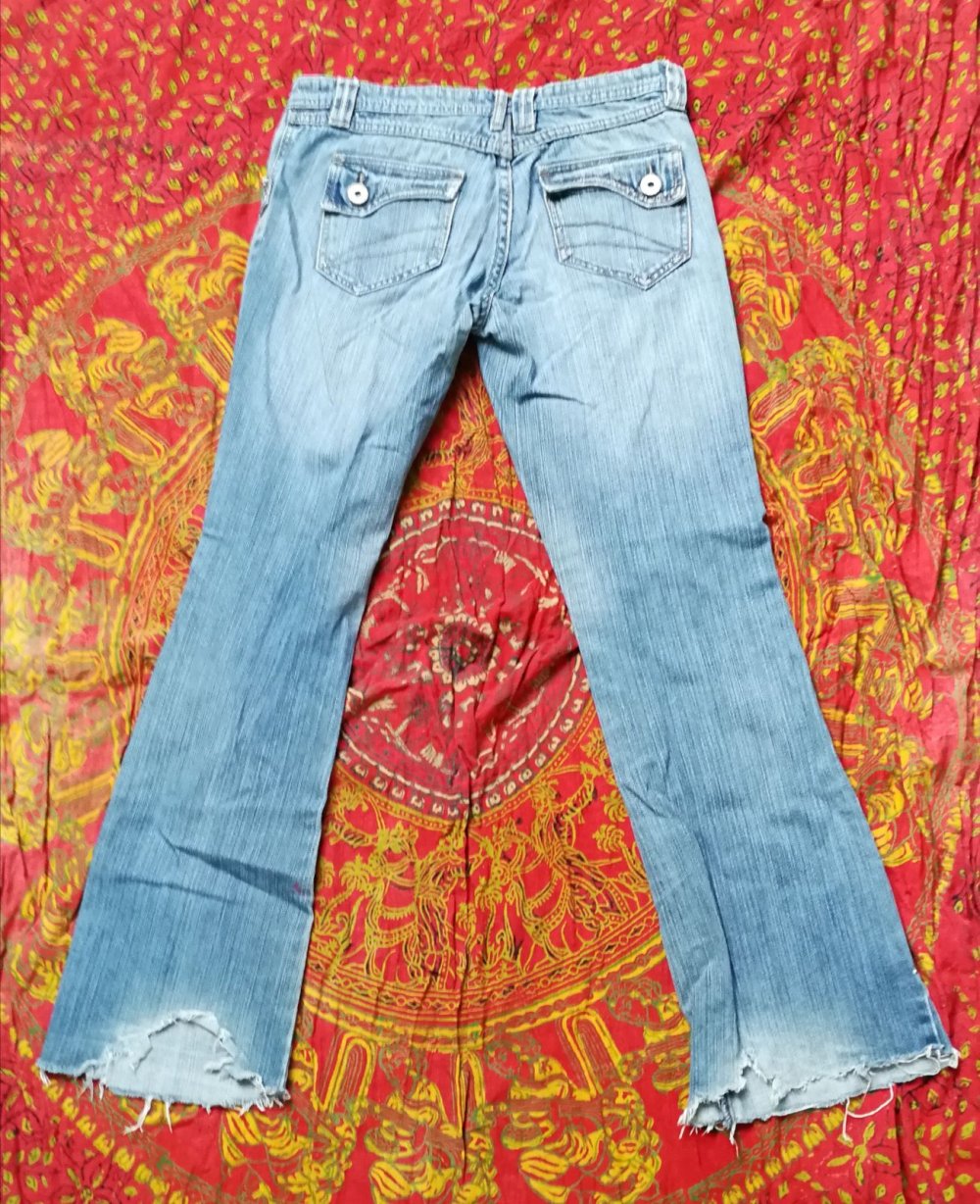 Jeans abgerocktes Customunikat Rock n Roll Silberstyle Nieten