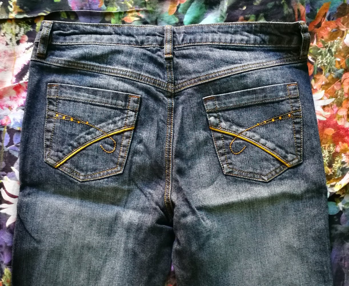 Designerjeans ~ Handgemaltes Psychedelic-Muster in Goldglitter
