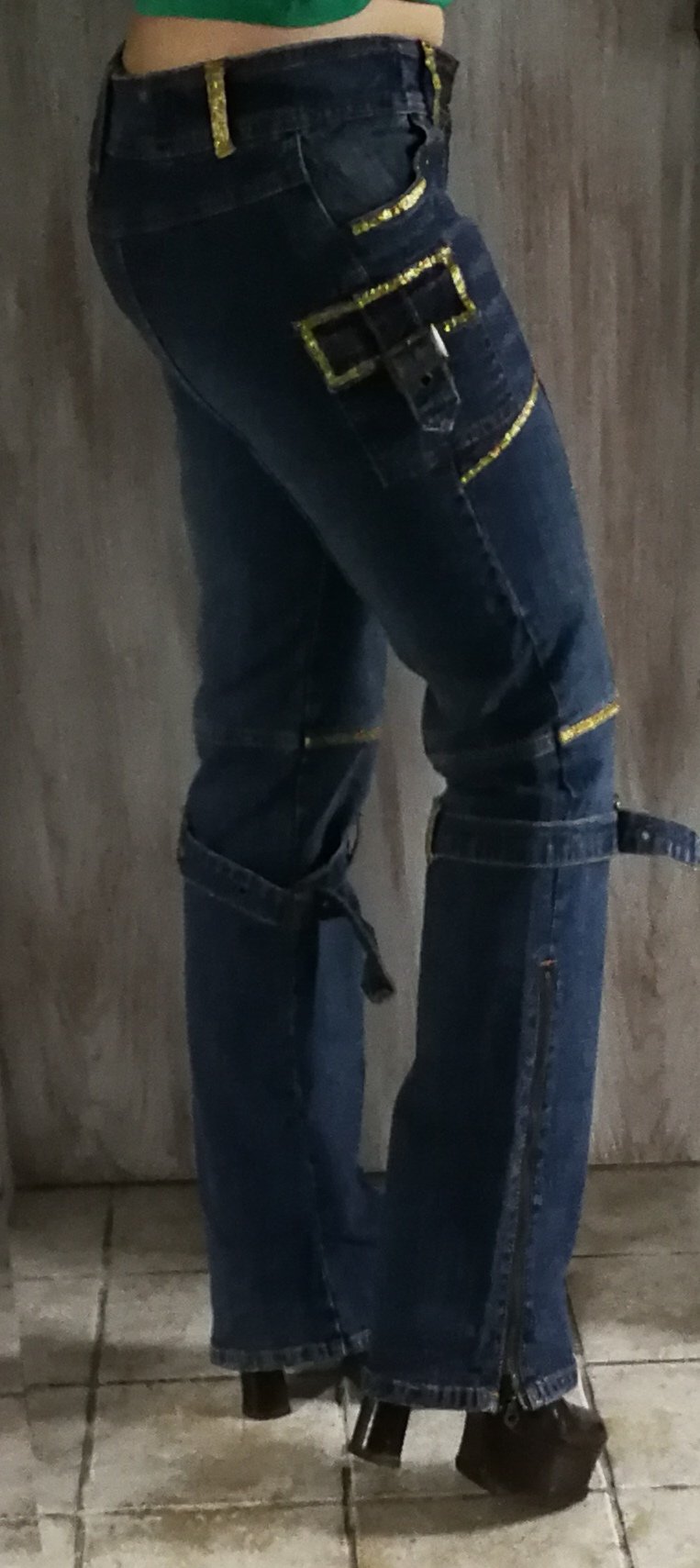 Irre Golddesign Custom Jeans True Vintage 90er Retro futuristisch edel rockig