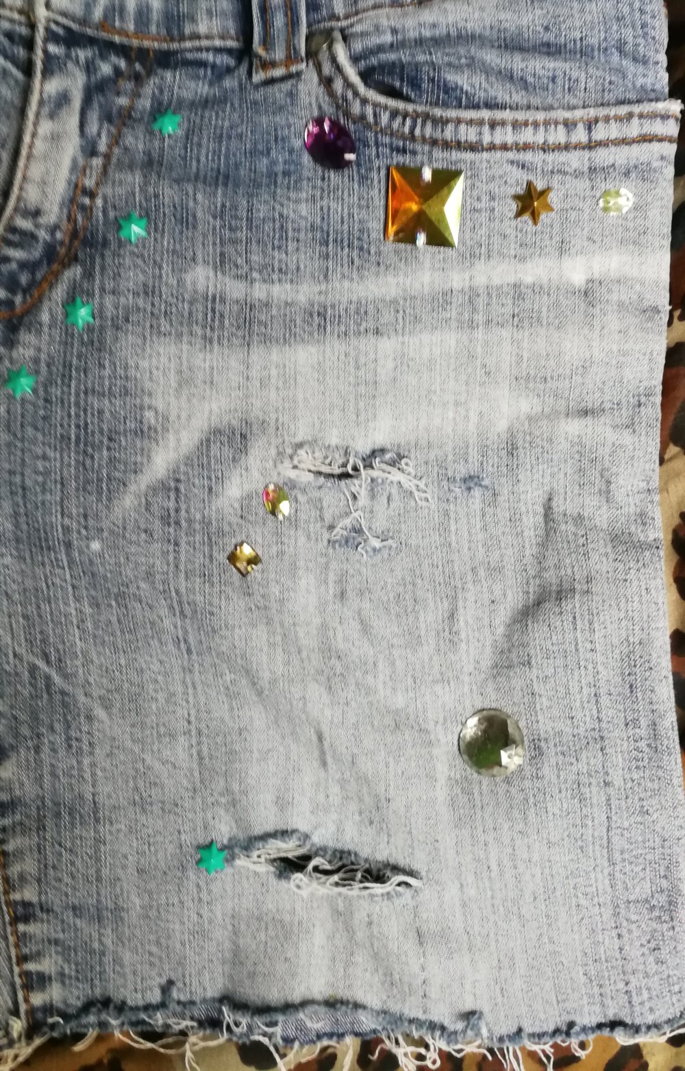 Jeans Shorts 80s Nieten Glamour Strassteine Freak Rockchick Retro Risse