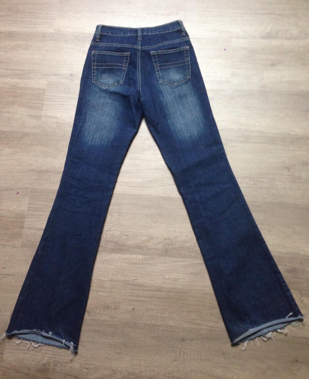 Sexy Bell Bottom High Waist Jeans mit silberner Stick-Ornamentik & Pailetten! Oriental