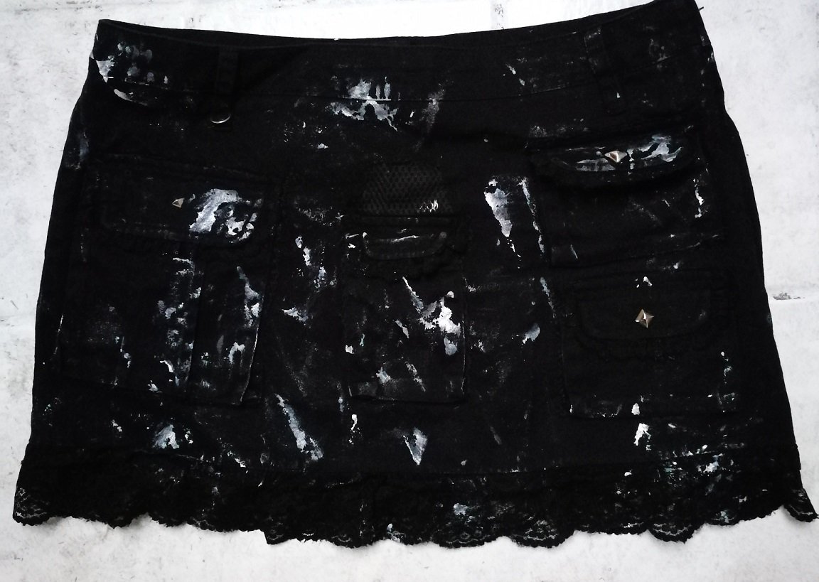 Minirock Gothic Rockchick Jeans mit Netz, Spitzenvolant, Nieten & Custom-Metallicsilber!