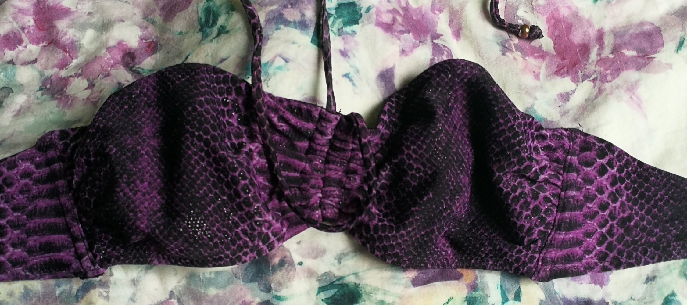Bikini! Lila Faux Schlange Snakeskin Reptil Bandeau mit Schleifchen Neckholder