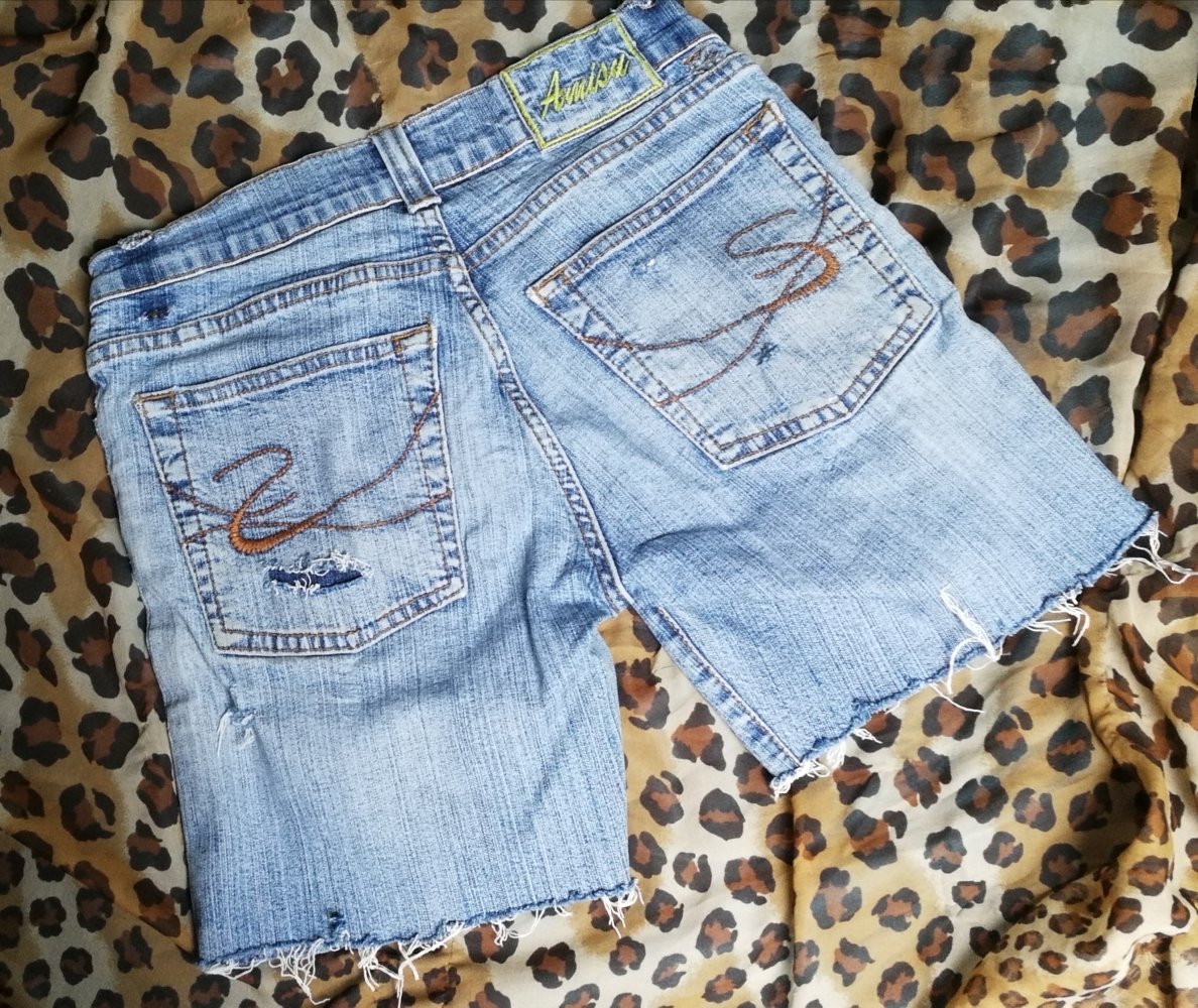 Jeans Shorts 80s Nieten Glamour Strassteine Freak Rockchick Retro Risse