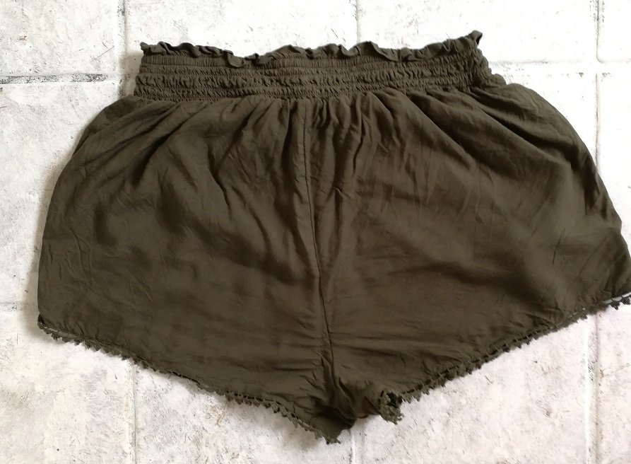 Shorts Häkelshorts Spitze Boho Hippie Khaki Hot Pants Primark passt XS