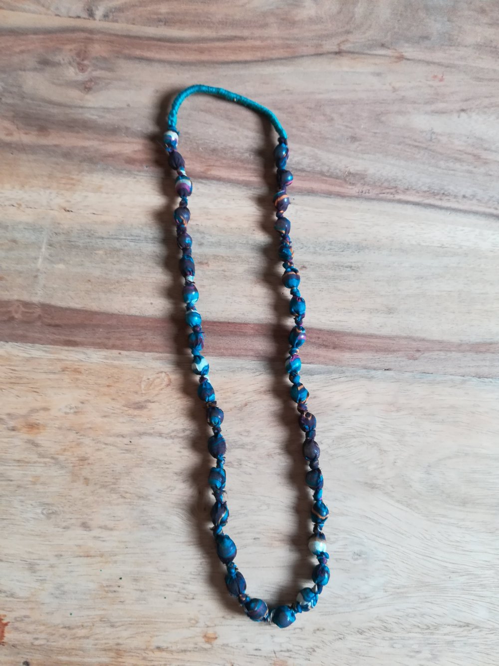 DIY Stoffumschlungene Perlenkette