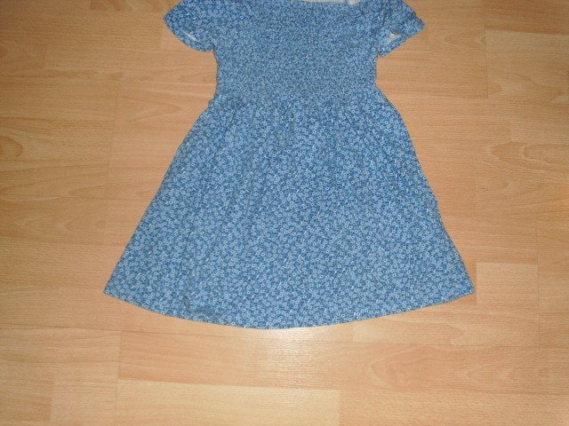 Kleid von H&M, blau mit Blumen, Gr. 122
