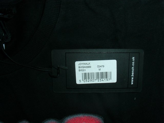 T-Shirt von Bench, schwarz mit Motiv, Gr. M mit Etikett