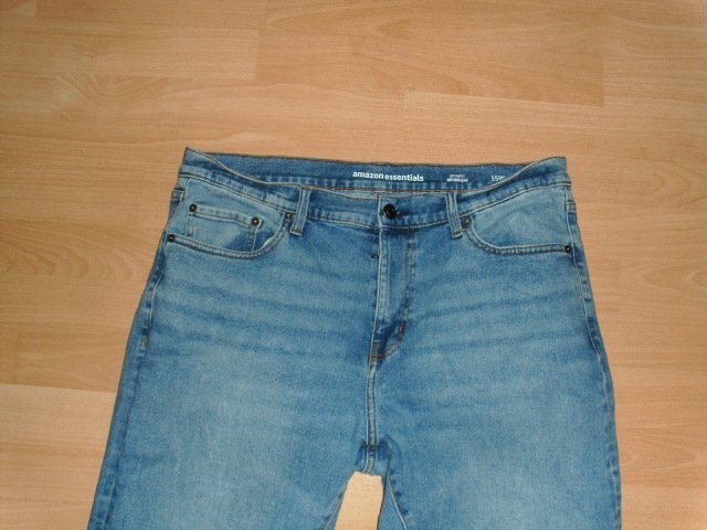 Jeans von Amazon Essentials, mittelblau, Gr. 50/52 (35/30)