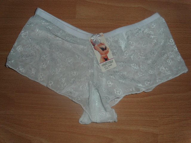 Slip von Bixtra, weiß, mit Blumen, Gr. 40 mit Etikett