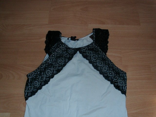 Top von H&M, hellbeige mit Spitze, Gr. 38