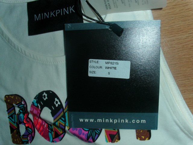 Kurztop von Minkpink, wollweiß mit Schriftzug, Gr. S mit Etikett