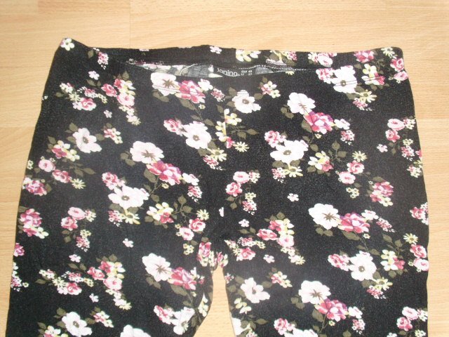 Caprilegging von Janina, schwarz mit rosa Blumen, Gr. 44/46